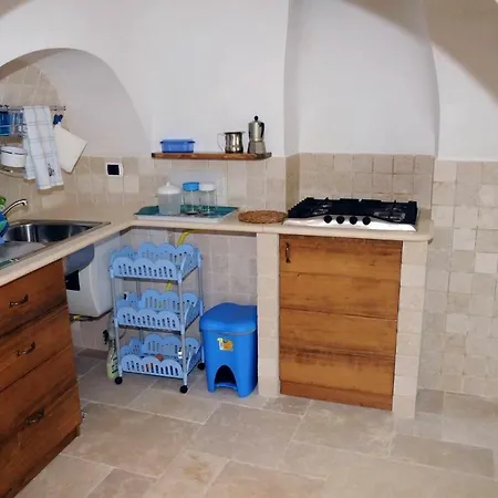 Trullo Specchia Cisternino